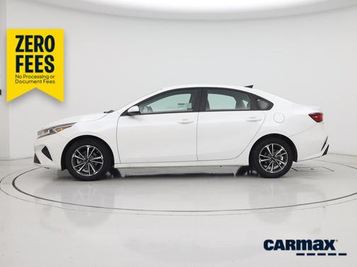 White 2023 Kia Forte LX