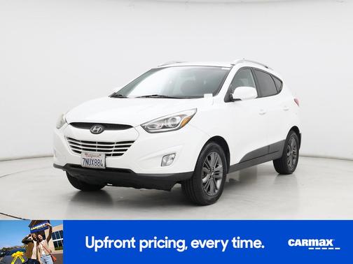 White 2015 Hyundai TUCSON SE