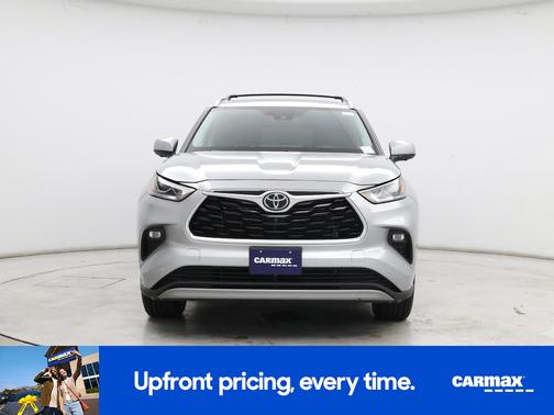 White 2024 Toyota Highlander Platinum