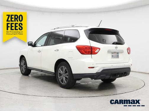 White 2017 Nissan Pathfinder SL