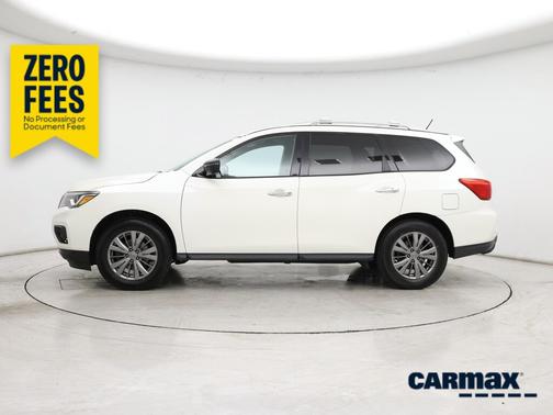 White 2017 Nissan Pathfinder SL