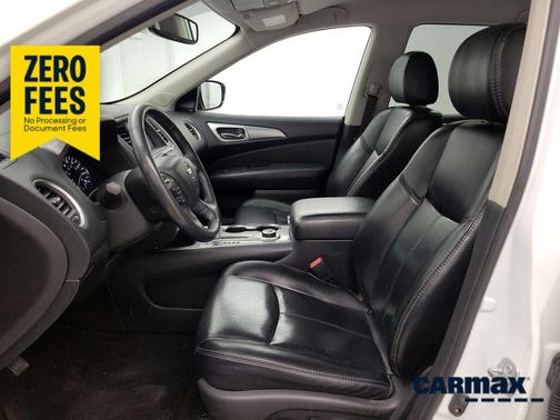 White 2017 Nissan Pathfinder SL