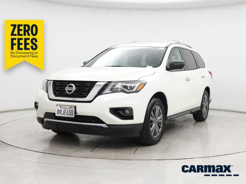 White 2017 Nissan Pathfinder SL