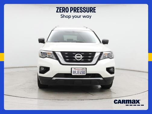 White 2017 Nissan Pathfinder SL