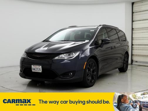 2020 Chrysler Pacifica Red S