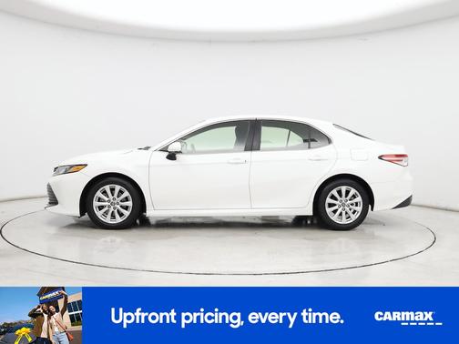 White 2018 Toyota Camry LE