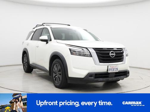 2022 Nissan Pathfinder SV