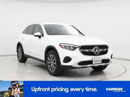 White 2024 Mercedes-Benz GLC 300
