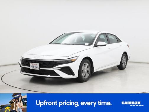 White 2025 Hyundai ELANTRA SE