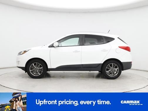 White 2015 Hyundai TUCSON SE
