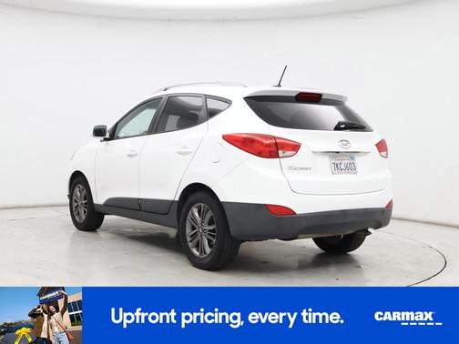 White 2015 Hyundai TUCSON SE