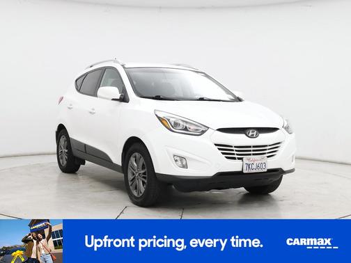 White 2015 Hyundai TUCSON SE