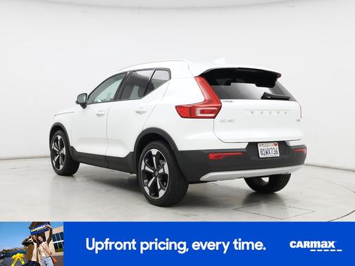 2021 Volvo XC40 T5 Momentum