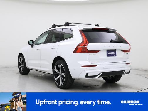 2023 Volvo XC60 B5 Ultimate Dark Theme