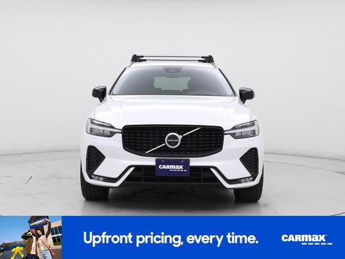 2023 Volvo XC60 B5 Ultimate Dark Theme