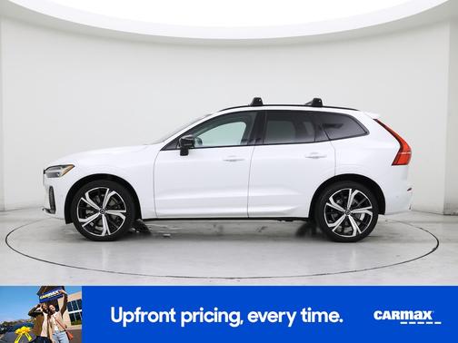 2023 Volvo XC60 B5 Ultimate Dark Theme