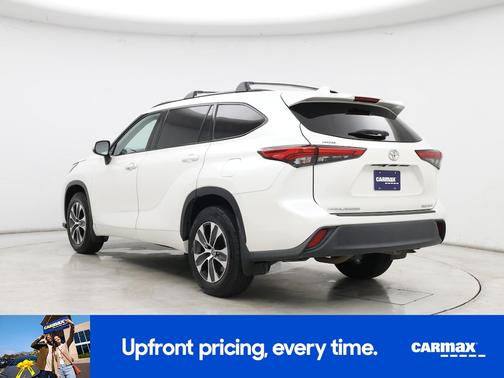 White 2020 Toyota Highlander XLE