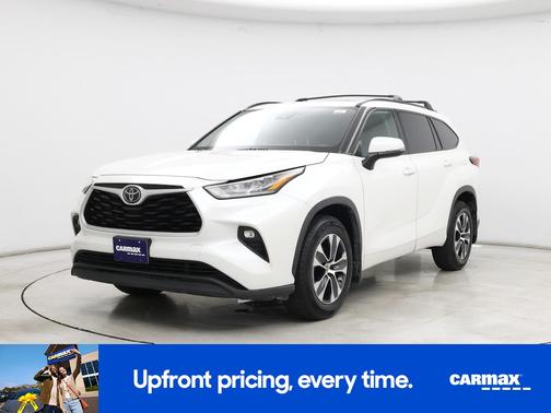 White 2020 Toyota Highlander XLE
