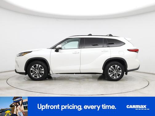 White 2020 Toyota Highlander XLE