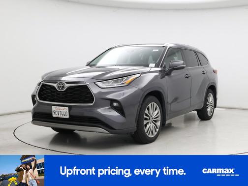 Gray 2022 Toyota Highlander Platinum