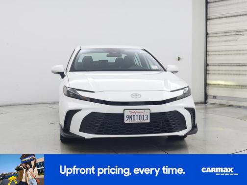 White 2025 Toyota Camry SE