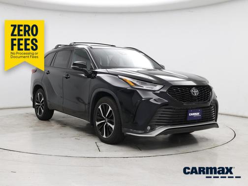 Black 2022 Toyota Highlander XSE