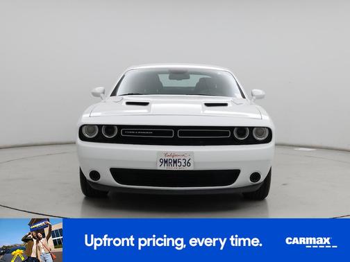 White 2016 Dodge Challenger SXT
