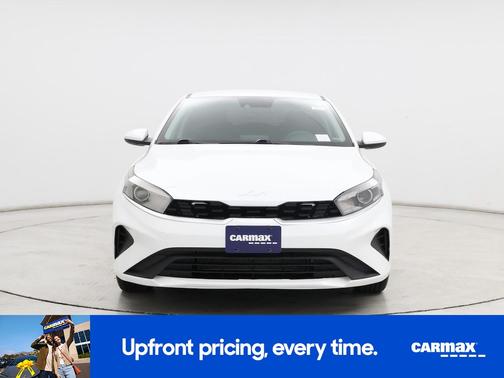 White 2022 Kia Forte LXS