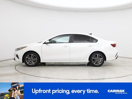 White 2022 Kia Forte LXS