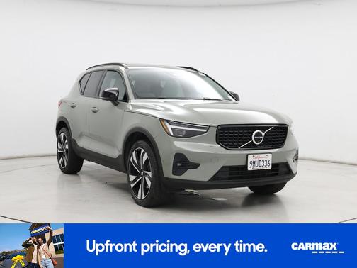 2024 Volvo XC40 B5 Plus Dark Theme