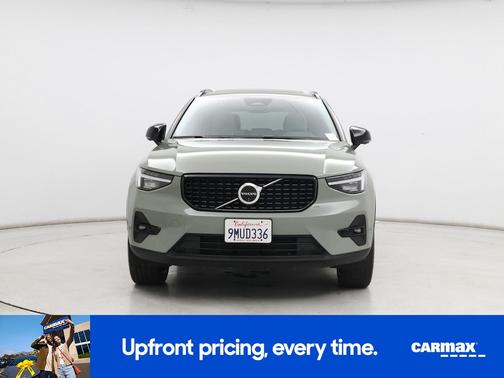 2024 Volvo XC40 B5 Plus Dark Theme