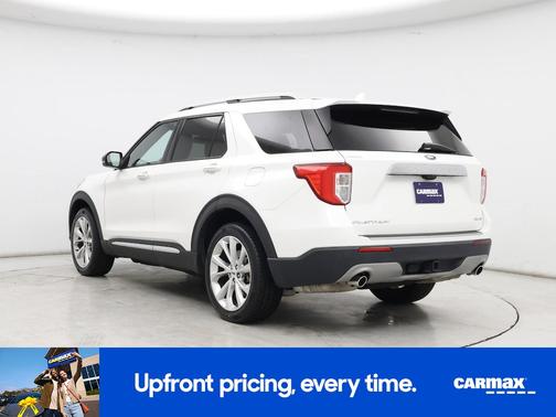 White 2022 Ford Explorer Platinum