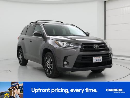 Gray 2017 Toyota Highlander SE