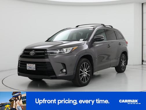 Gray 2017 Toyota Highlander SE
