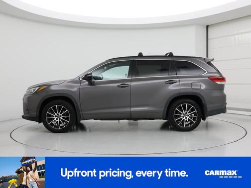 Gray 2017 Toyota Highlander SE