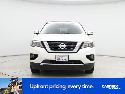 White 2017 Nissan Pathfinder Platinum