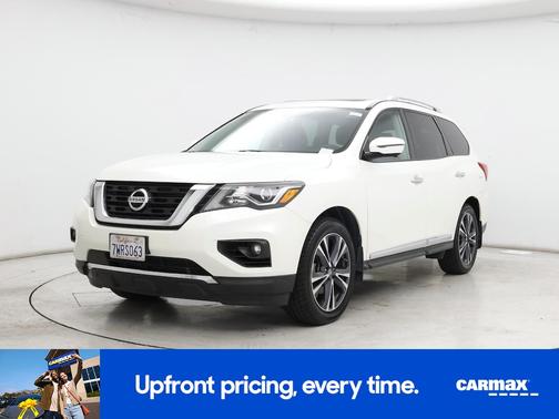 White 2017 Nissan Pathfinder Platinum