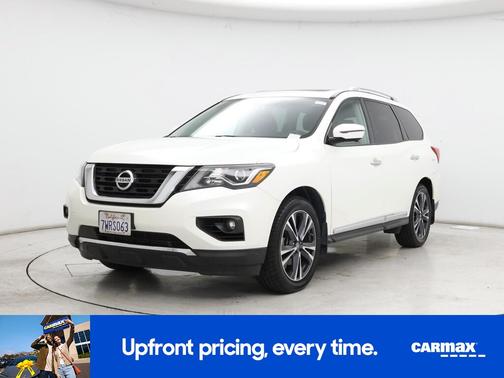 White 2017 Nissan Pathfinder Platinum
