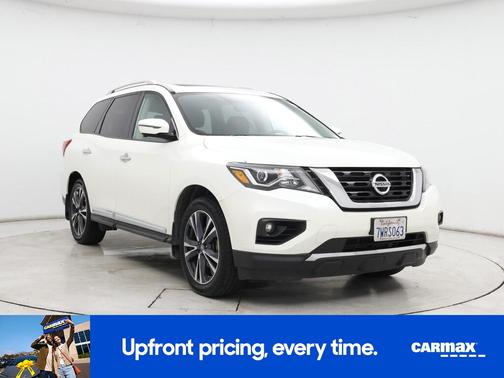 White 2017 Nissan Pathfinder Platinum