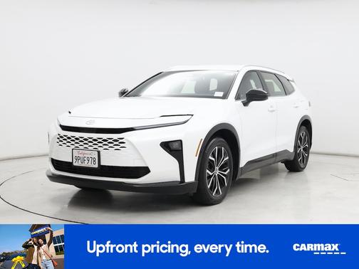 2025 Toyota Crown Signia XLE