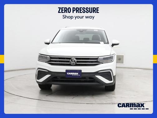White 2024 Volkswagen Tiguan SE