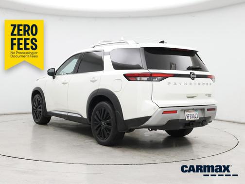 White 2023 Nissan Pathfinder Platinum