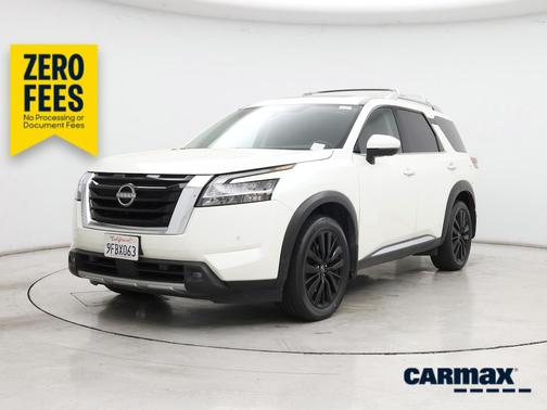 White 2023 Nissan Pathfinder Platinum