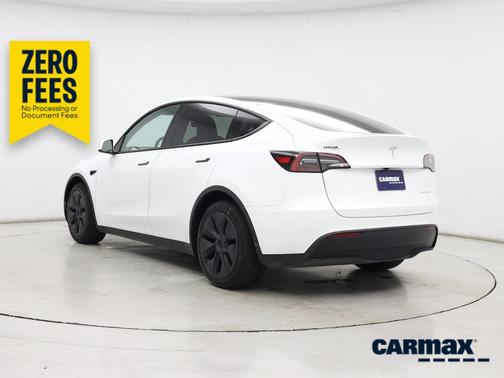 White 2024 Tesla Model Y Long Range