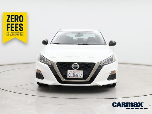 White 2019 Nissan Altima SR