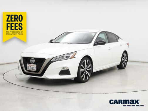 White 2019 Nissan Altima SR