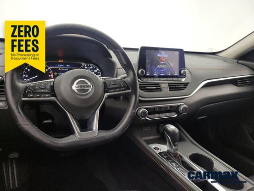 White 2019 Nissan Altima SR