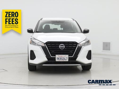 White 2024 Nissan Kicks S