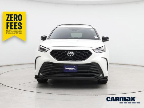 White 2021 Toyota Highlander XSE