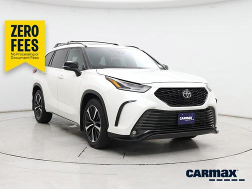 White 2021 Toyota Highlander XSE